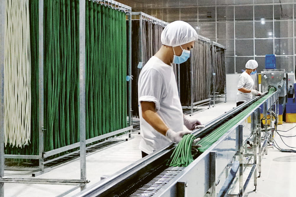 assembly line for plastic free straws