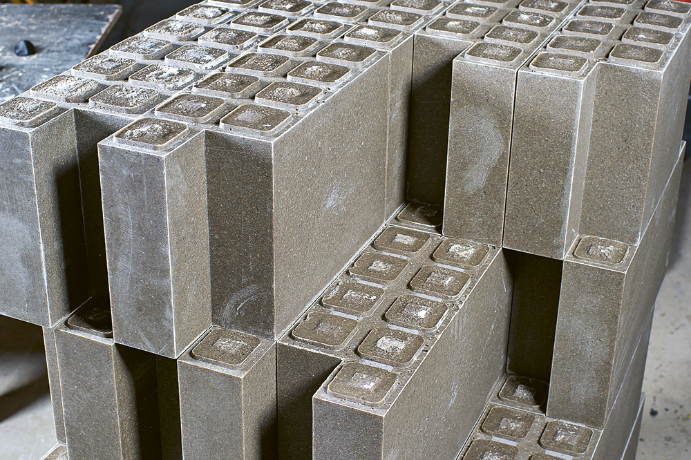 Stacked polymer concrete from desert sand and polyester resin