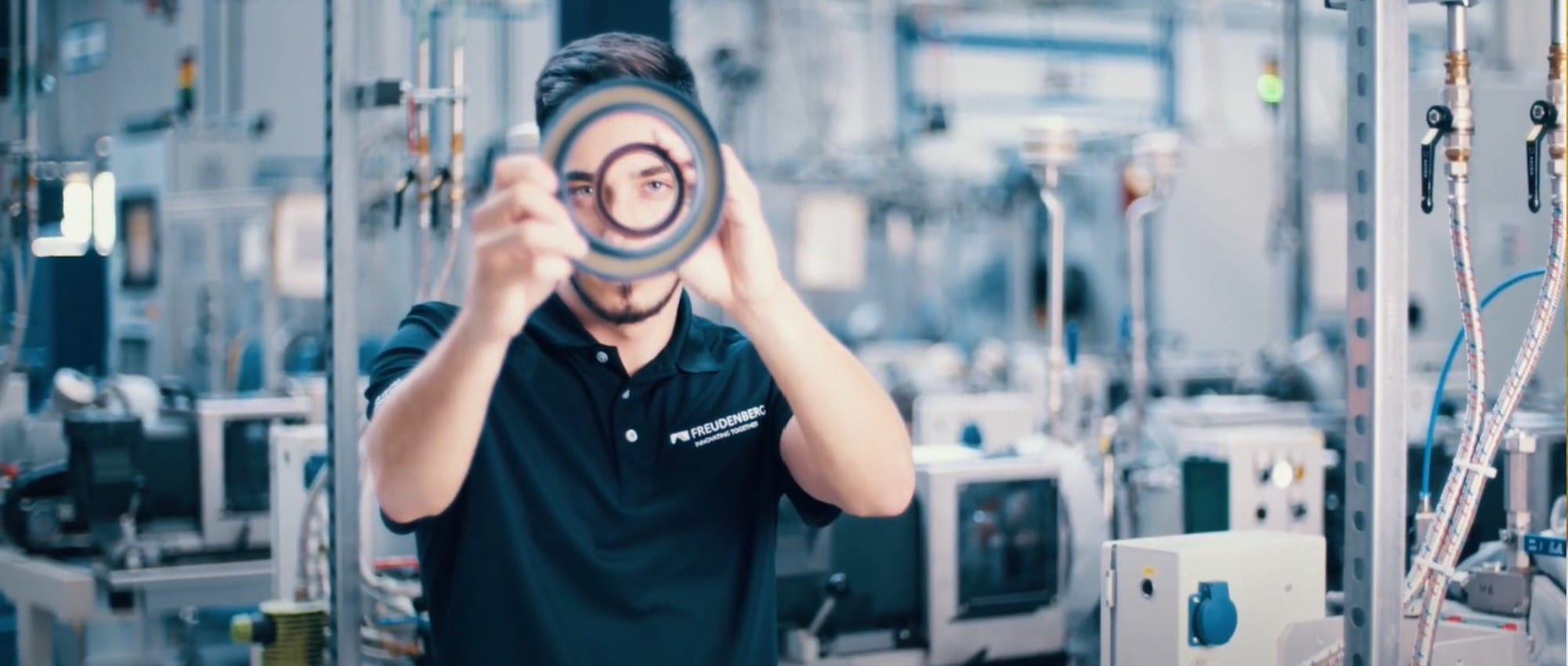 A Freudenberg employee at the Weinheim test facility