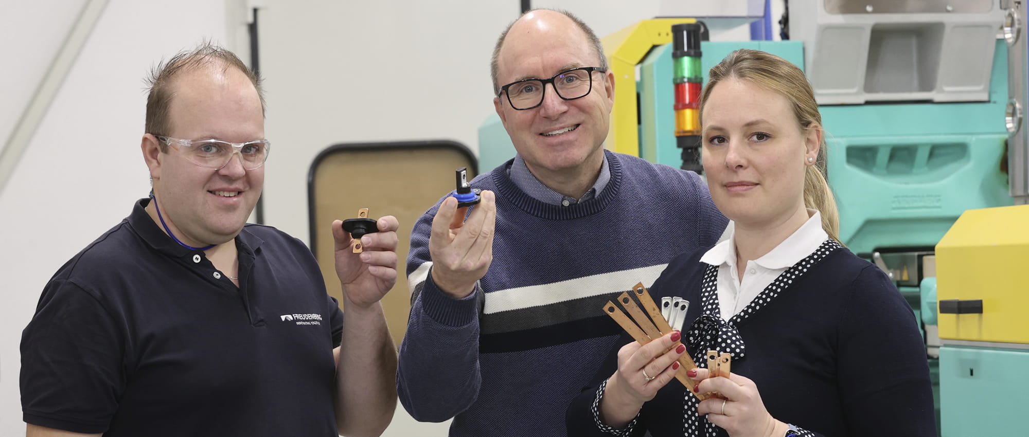 Incubation-Team Andreas Tinz, Carsten Former and Katinka Raschke smiling and holding Busbar products into the camera.