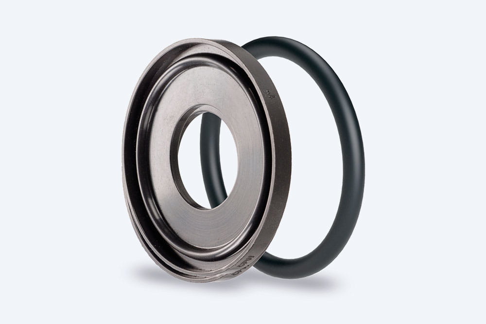 Composing of two round black seals – a clamp seal and an O-ring.