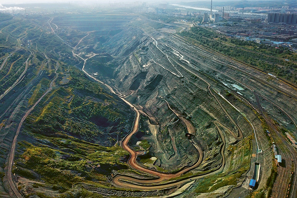Vogelperspektive eines Kohlekraftwerkes in China