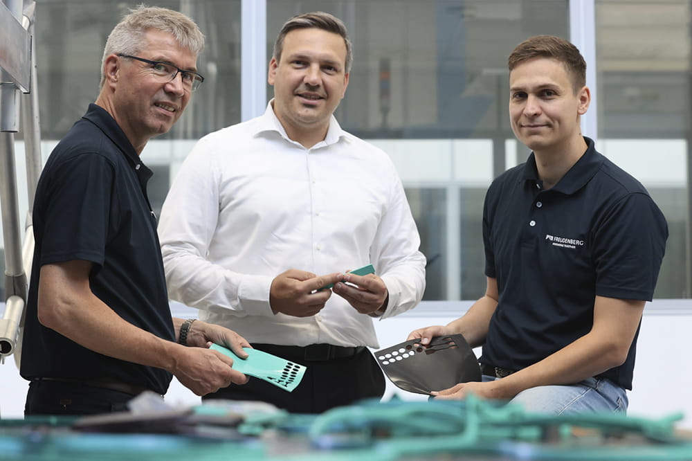 3 Männer lächeln in die Kamera.