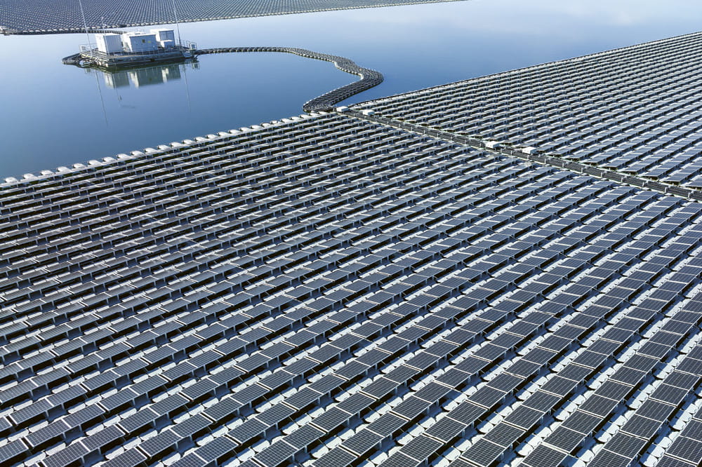 Solarpannels auf dem Wasser. Copyright: shutterstock/Avigator Fortuner