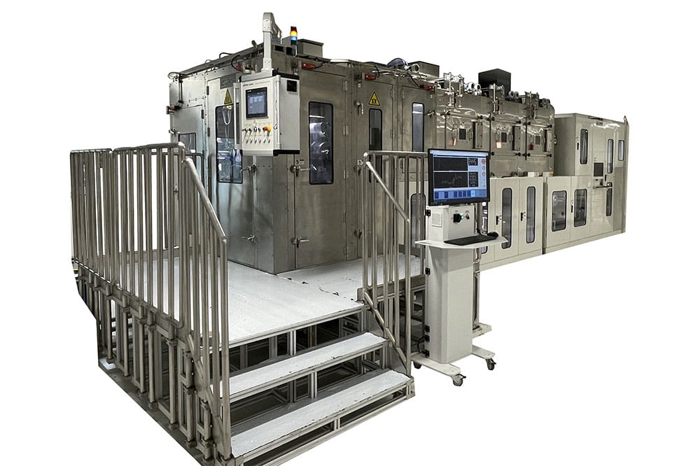 Große automatisierte Industriemaschine, die in der Fertigung, der Elektronikmontage oder in pharmazeutischen Produktionsanlagen zum Einsatz kommt.