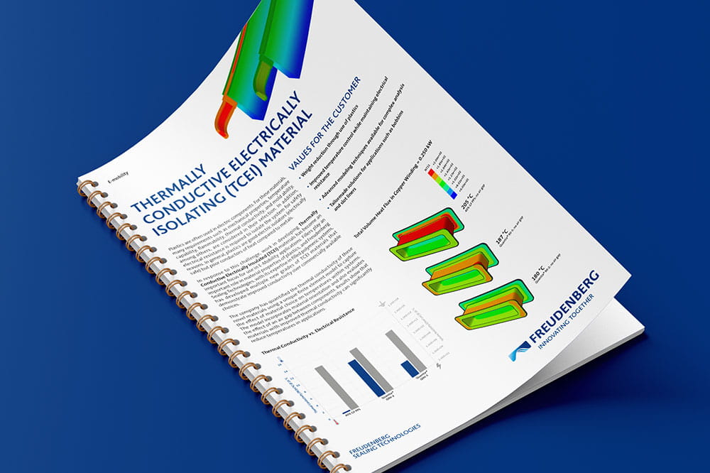 Aufgeschlagenes TCEI Whitepaper auf blauem Hintergrund